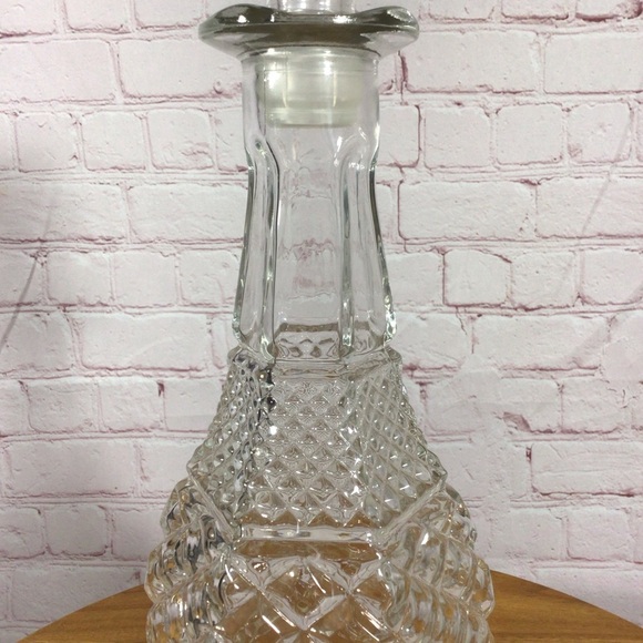 Vintage Anchor Hocking Wexford Clear Glass Decanter with Stopper - Picture 3 of 13